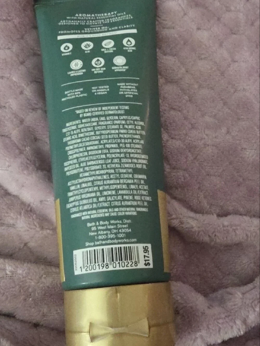 Bath & Body Works Vetiver Hydrating Body Cream in Green & Gold
